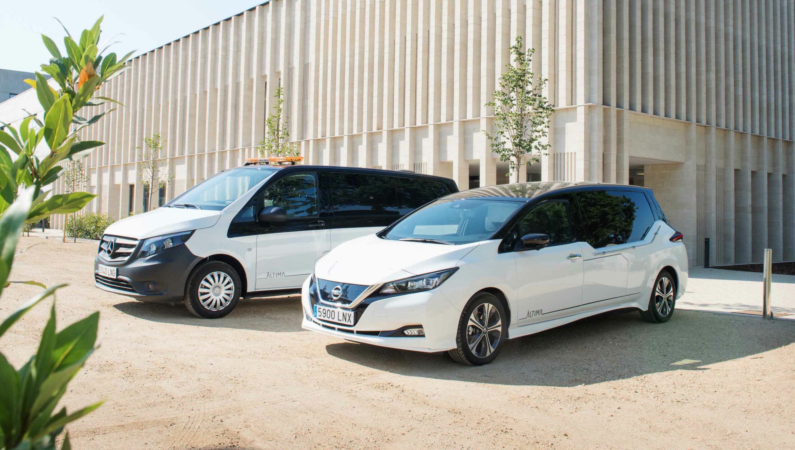Áltima sigue ampliando su flota de vehículos eléctricos con seis nuevos modelos fúnebres y una ambulancia