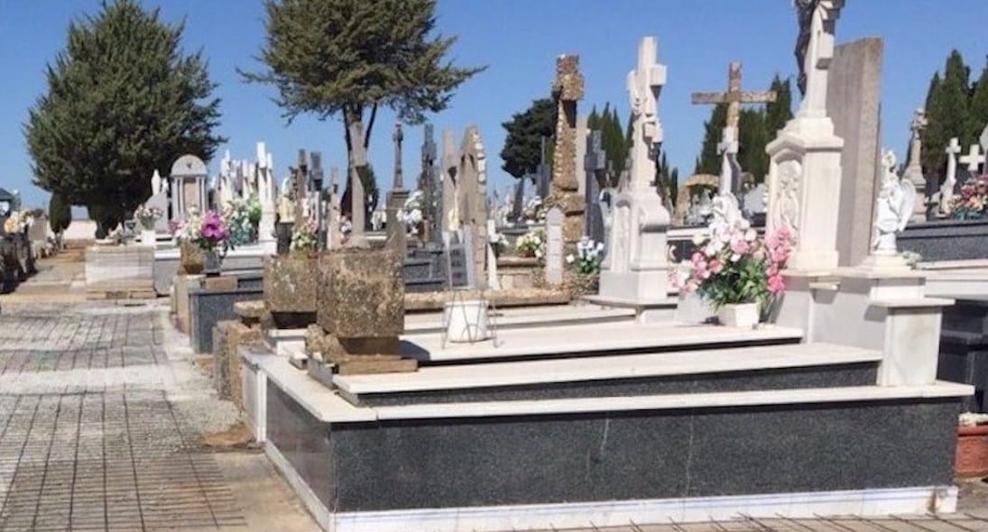 Modifican la ordenanza del cementerio para poder adquirir un nicho colindante con un familiar
