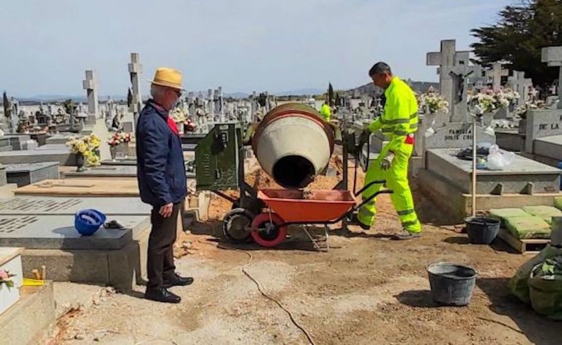 Continúan las obras de mejora en los patios del cementerio municipal de Albacete