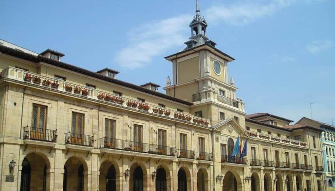 El pleno del Ayuntamiento de Oviedo aprueba la ampliación del tanatorio con la instalación de un crematorio