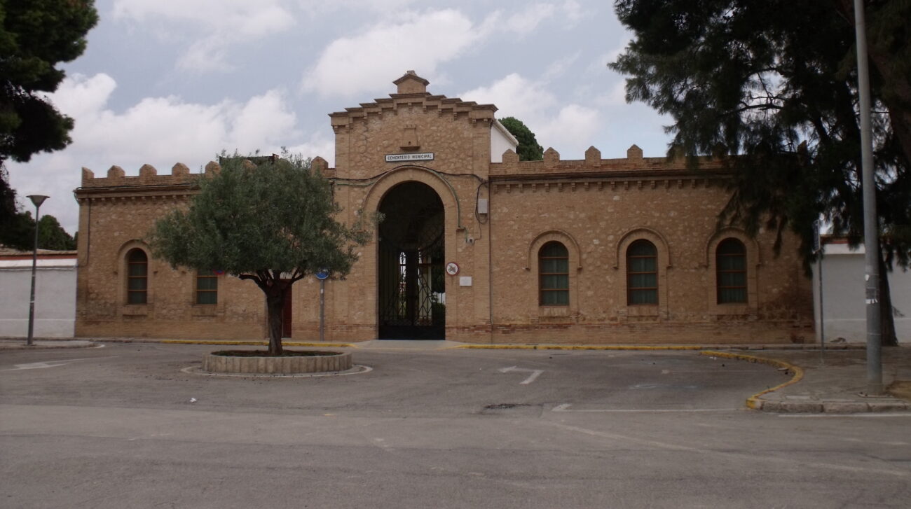 El cementerio de Paterna construye 232 nichos y 96 columbarios además de ampliar el aparcamiento