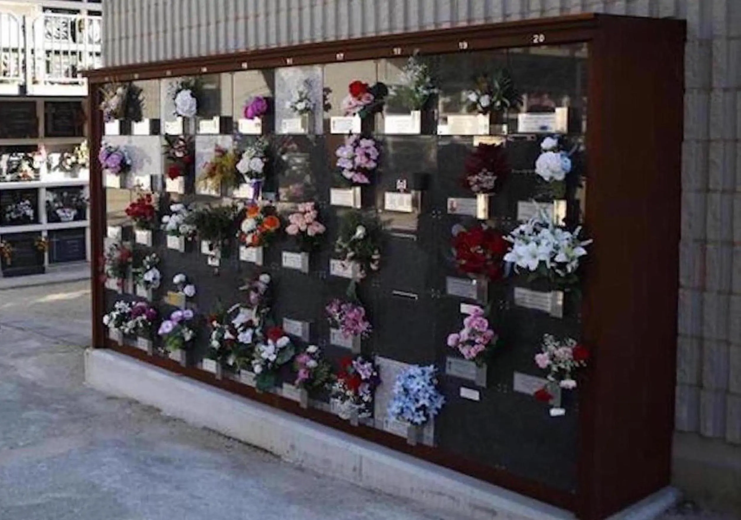 Aumentan las incineraciones junto con la demanda de columbarios en el cementerio de Torrero
