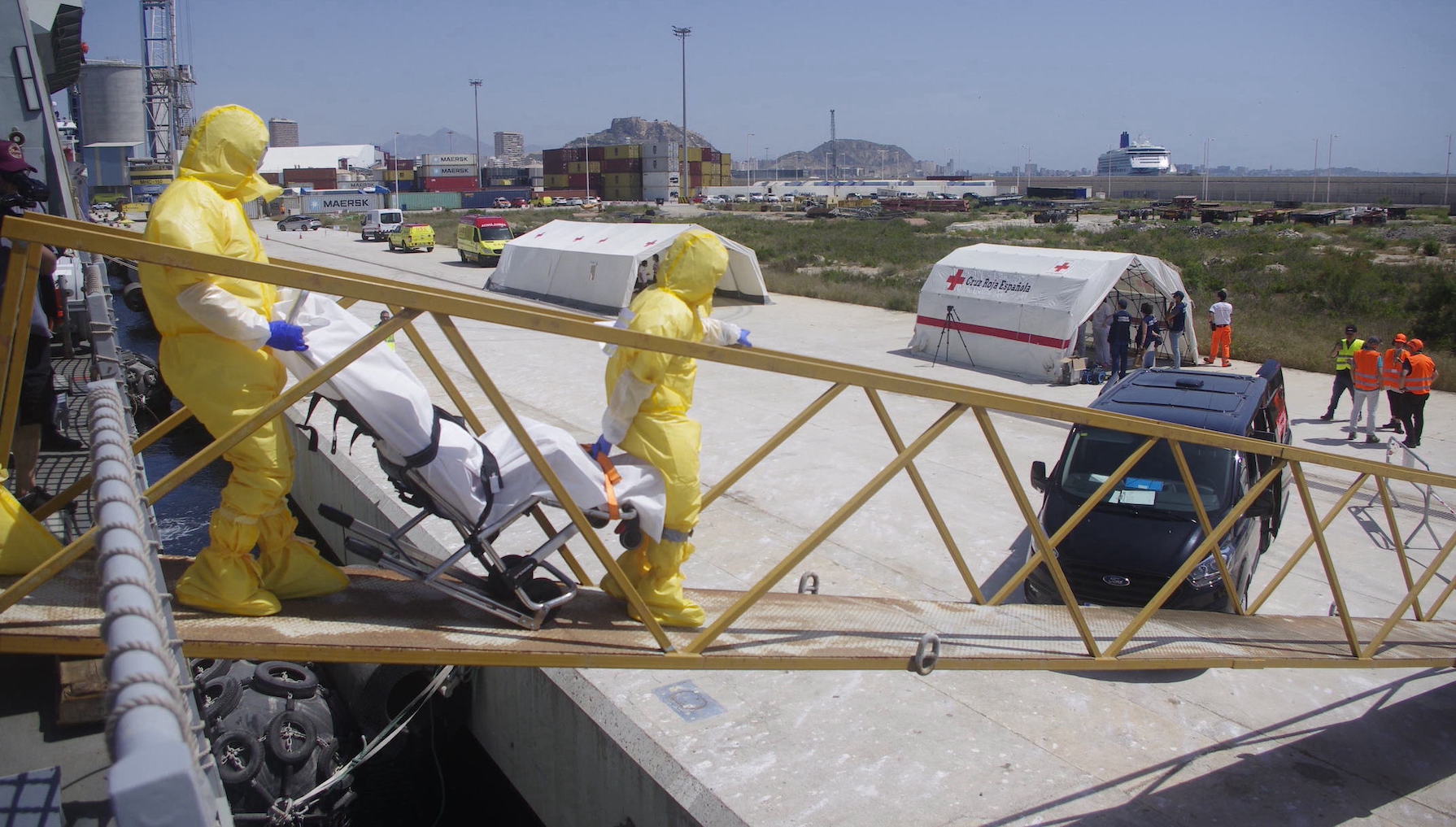 Los servicios funerarios de Alicante participan en un simulacro de la Armada Española y Sanidad Exterior