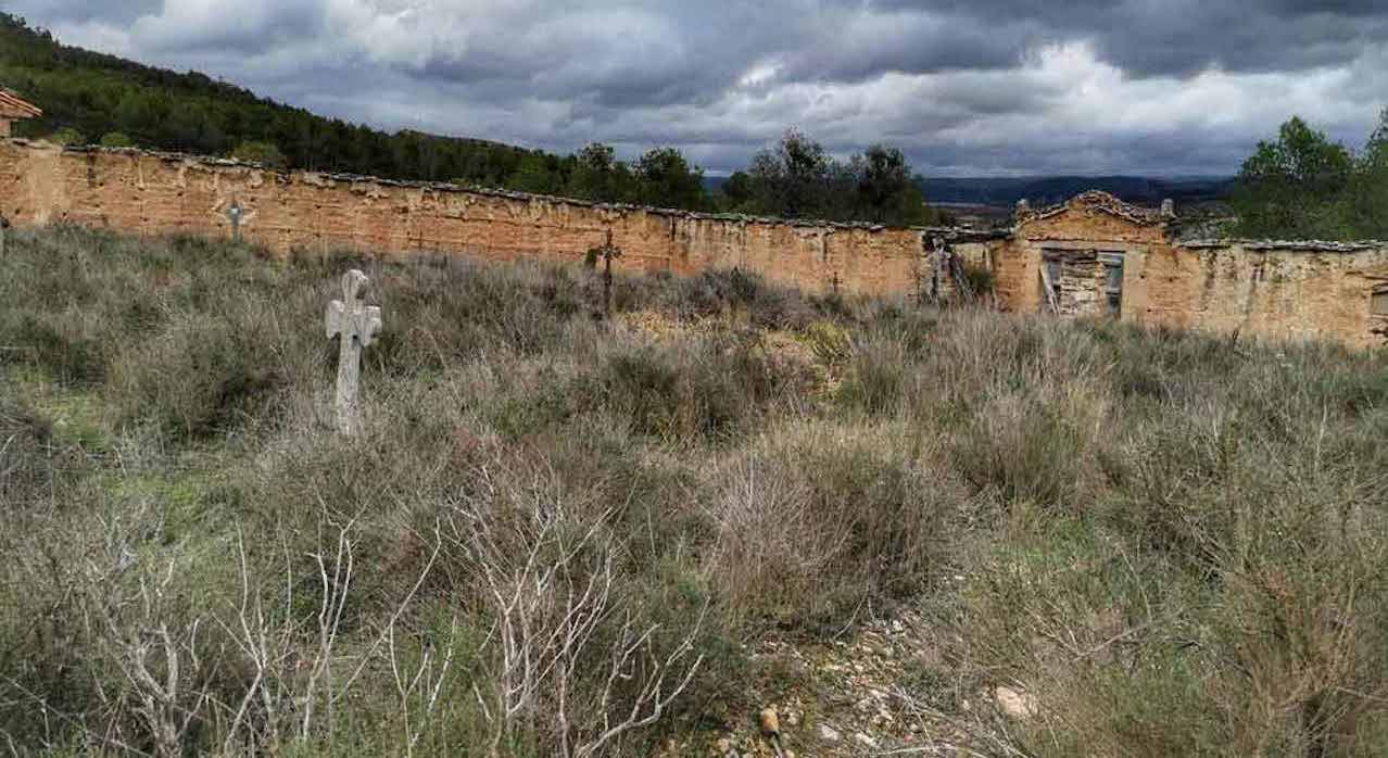 La Asociación Santolea Viva pide “dignificar” el cementerio del pueblo extinto desde hace 50 años