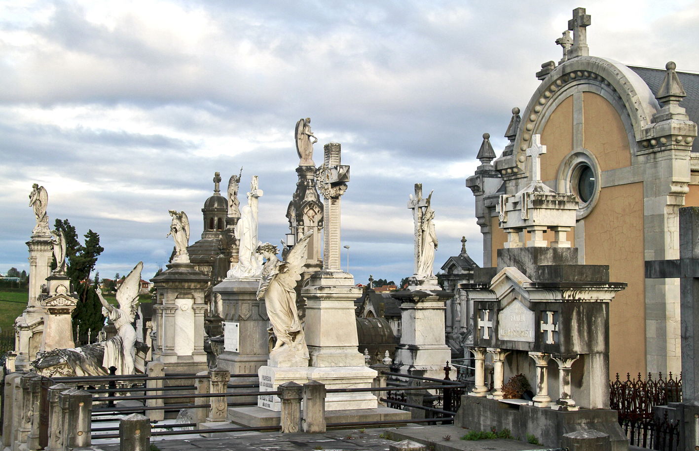 El Cementerio de La Carriona pertenece a la Ruta Europea de Cementerios y forma parte de ASCE