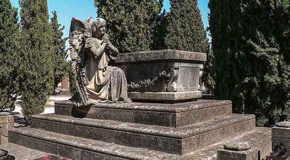 El Gobierno de Aragón insta a los ayuntamientos a proteger el patrimonio funerario de sus cementerios