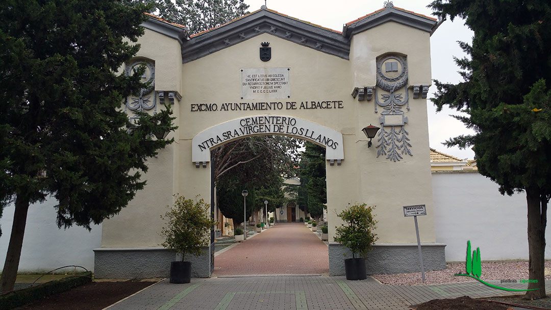 El cementerio de Albacete sigue a la espera de recibir las nuevas escaleras para los patios 1 al 7