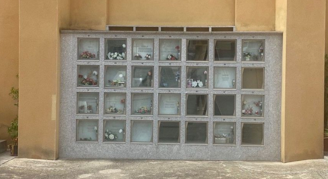 Derribarán 28 columbarios para abrir un acceso peatonal en el cementerio de Les Corts de Barcelona