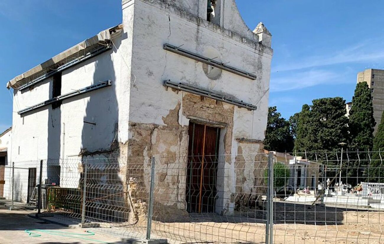 La capilla del cementerio de Utrera, inicia una nueva fase de su proyecto de restauración