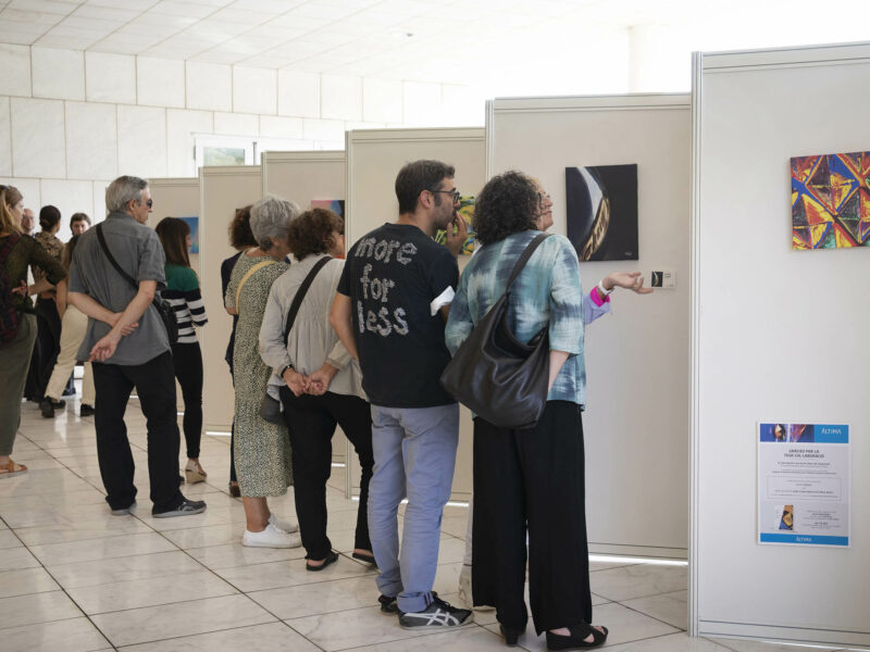 El Tanatorio Áltima acogió la exposición benéfica 'El arte de Sor Isaura' para ayudar a refugiados de Ucrania
