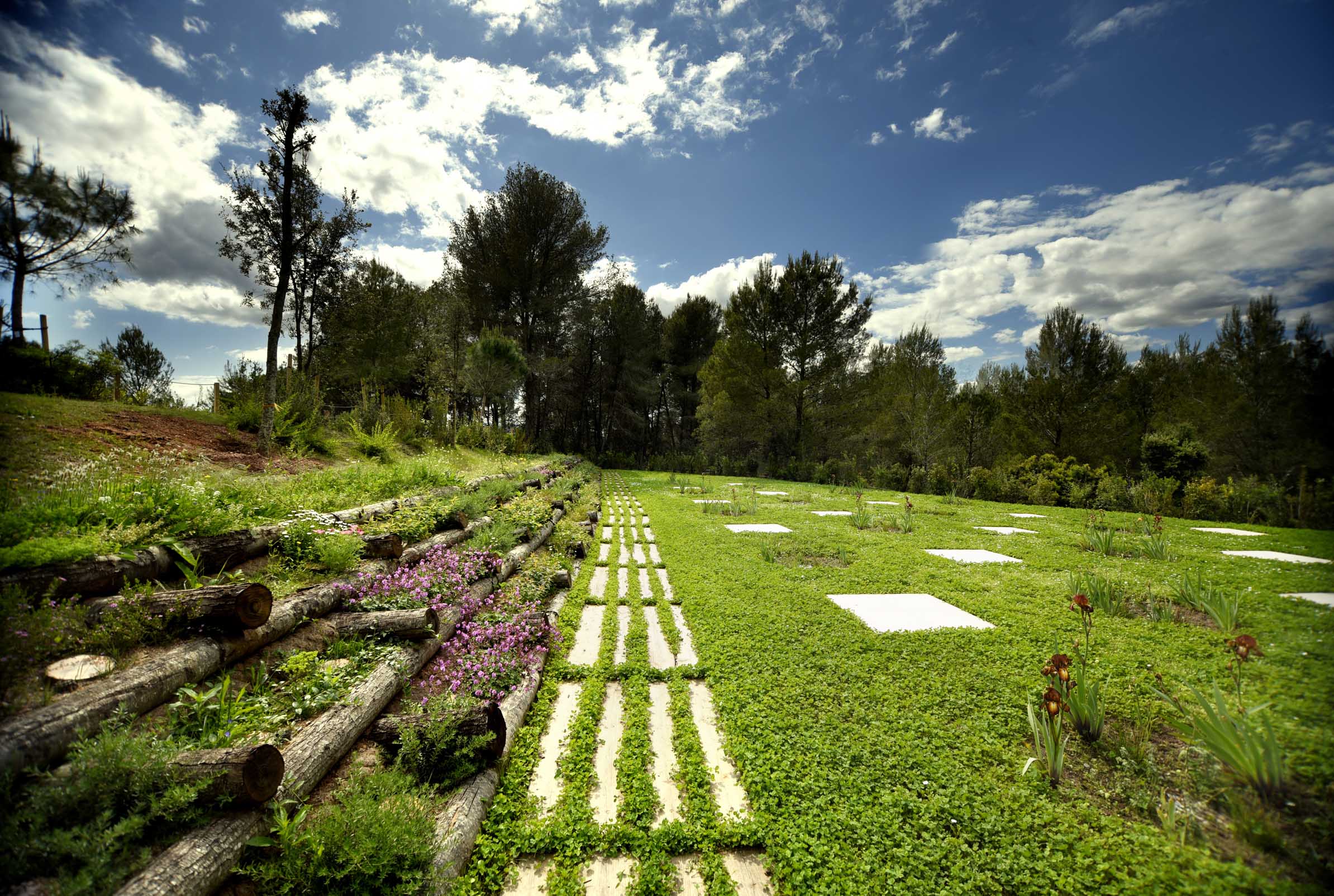 El cementerio de Roques Blanques acoge una jornada de actividades especiales en el día de Todos los Santos