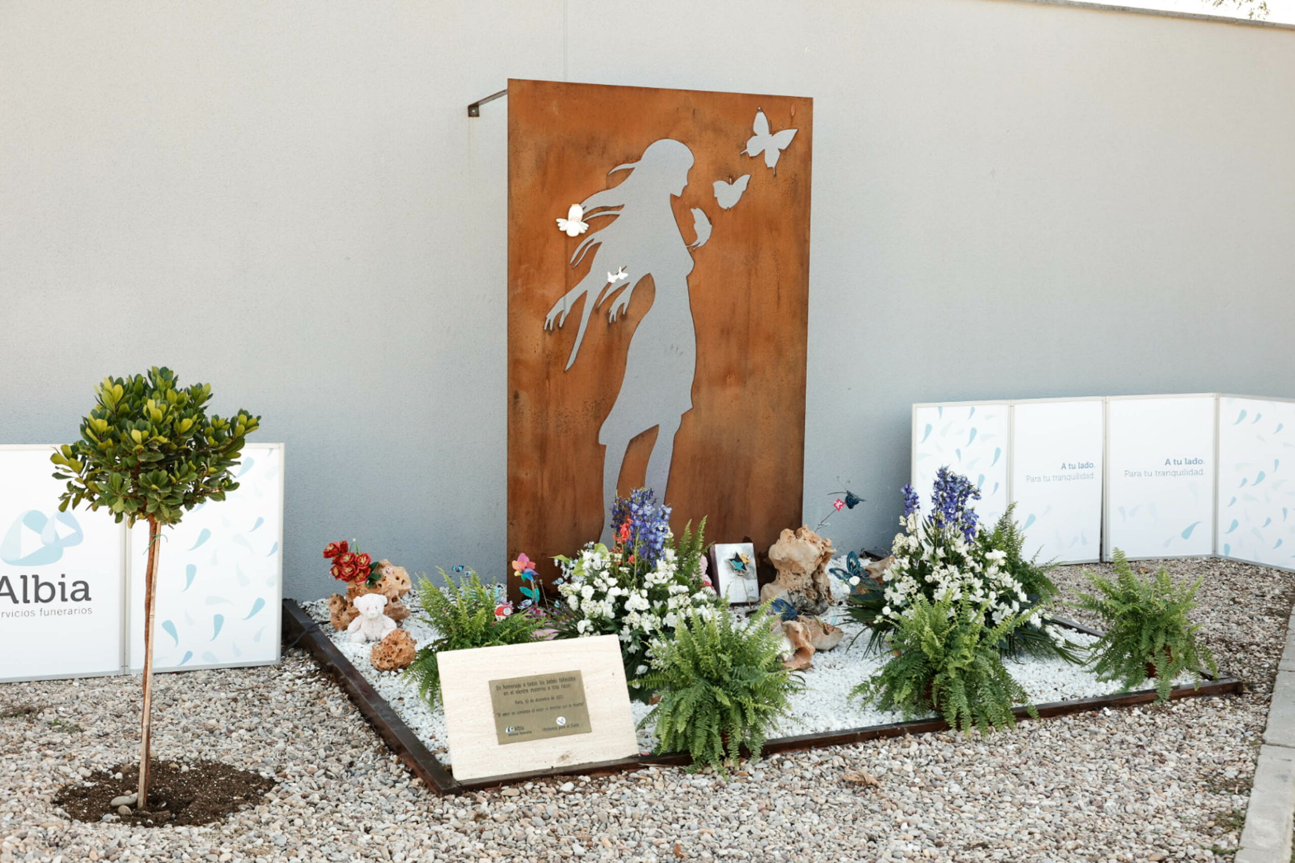 Grupo Albia conmemora la creación de un espacio de duelo gestacional, perinatal o neonatal en el cementerio de Parla