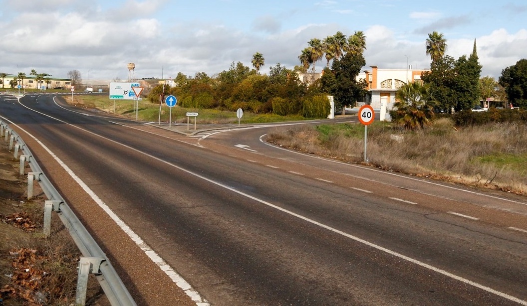 El tanatorio Servisa de Mérida cederá una parte de su terreno para ensanchar la carretera