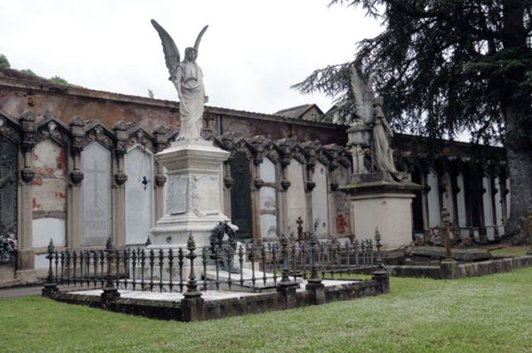 Organizan visitas guiadas para todos los domingos de noviembre al cementerio de Olot