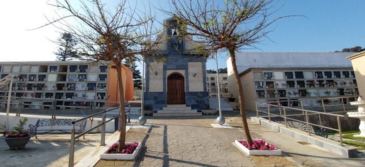 Usuarios del cementerio de Santa Catalina denuncian el robo de flores y el deterioro de la infraestructura