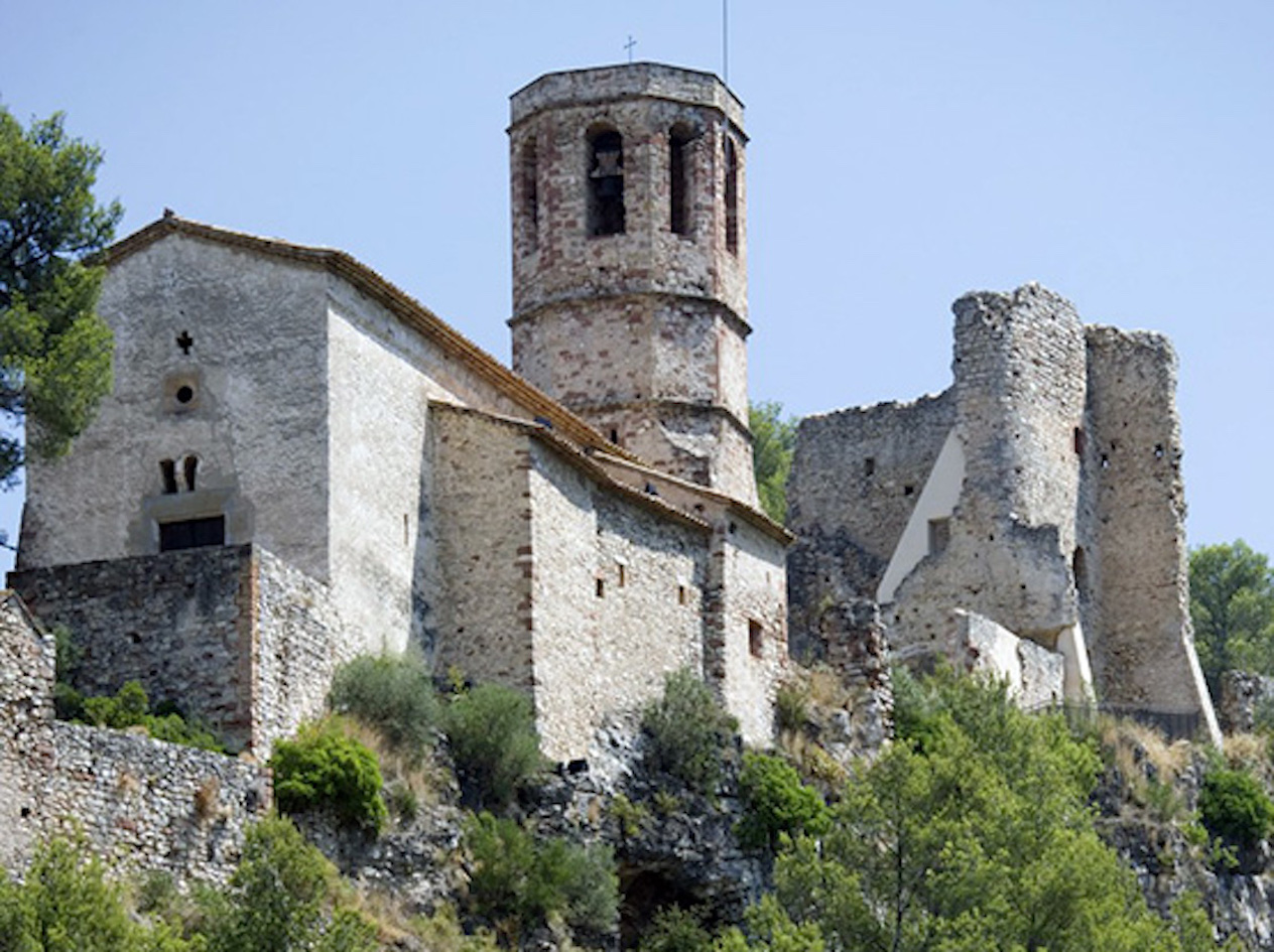 Finaliza la restauración del castillo de Gélida con la reconstrucción de sus muros