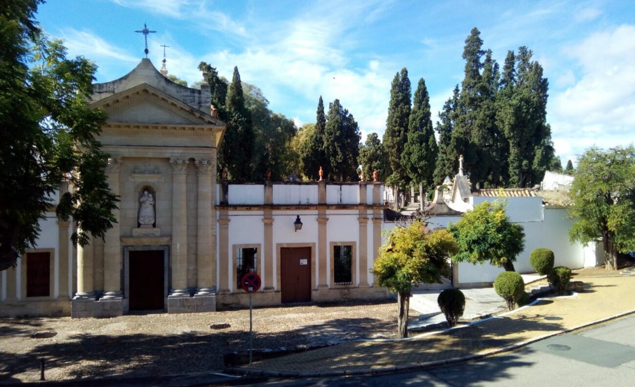 IU señala que el cementerio de La Salud de Córdoba no dispone de empleados durante su apertura