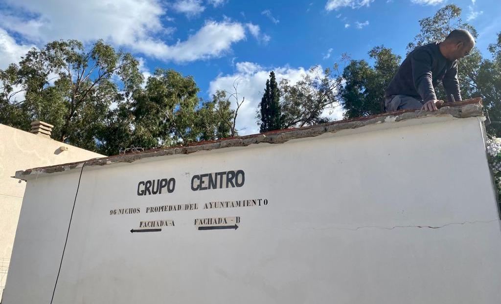 [BREVES] Trabajos de rehabilitación en el cementerio de El Campello // Obras de mejora en la capilla del camposanto