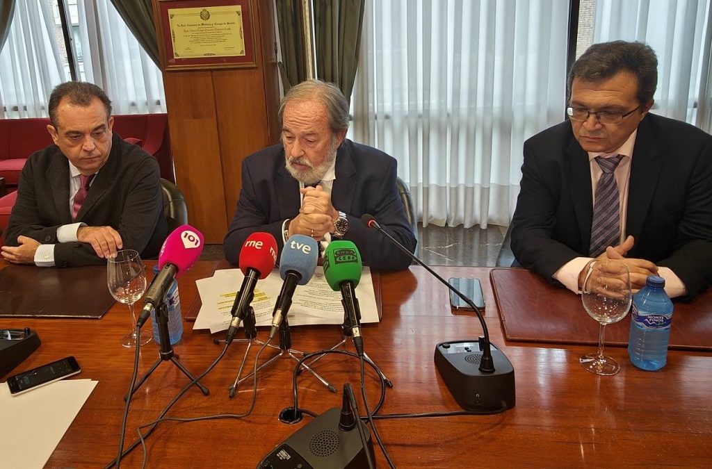 Médicos de Sevilla realizarán paros contra las aseguradoras por la “irrisoria” retribución que perciben