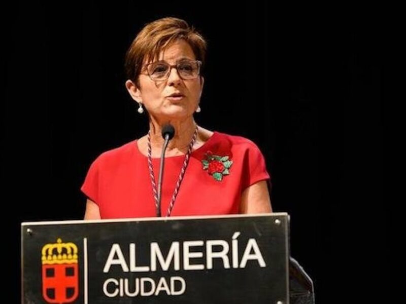 La portavoz del PSOE de Almería denuncia que existe "colapso" en el cementerio de La Cañada