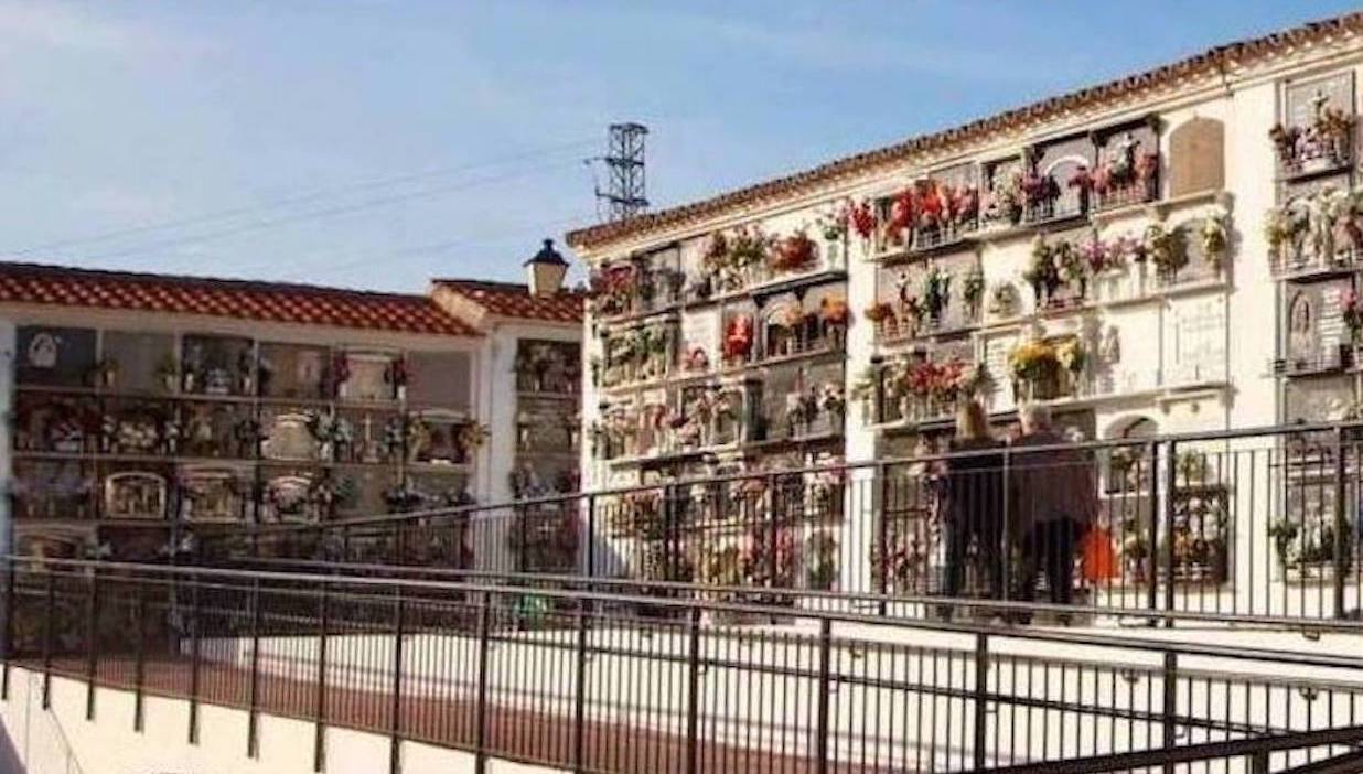 Investigan a un hombre por profanar sepulturas en tres cementerios de la provincia de Jaén