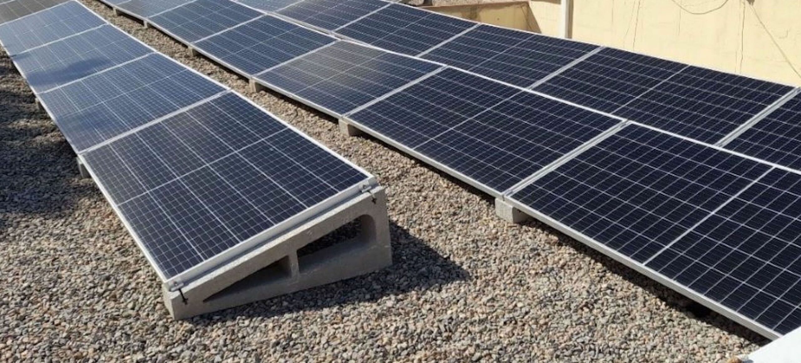 Valencia adjudica la instalación de 7.000 placas solares en las cubiertas de cinco cementerios municipales