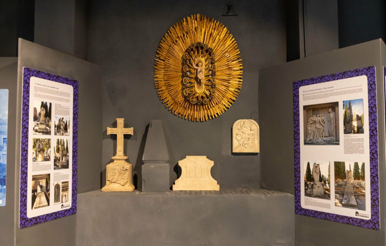 El cementerio de Guadalajara inaugura un espacio museístico con piezas funerarias
