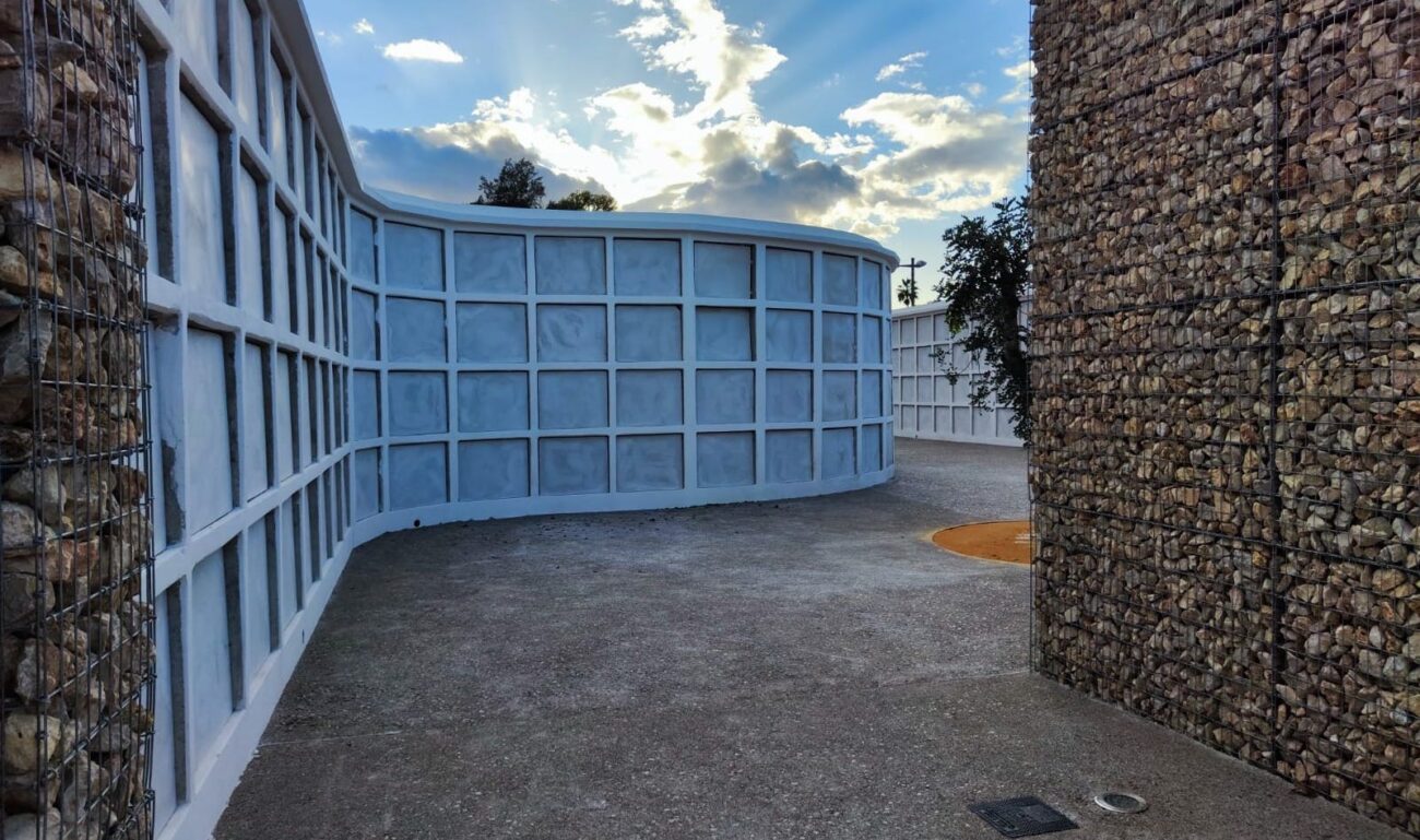 [BREVES] Nuevos nichos y columbarios para el cementerio // La Diputación dona 110.000 euros a un tanatorio