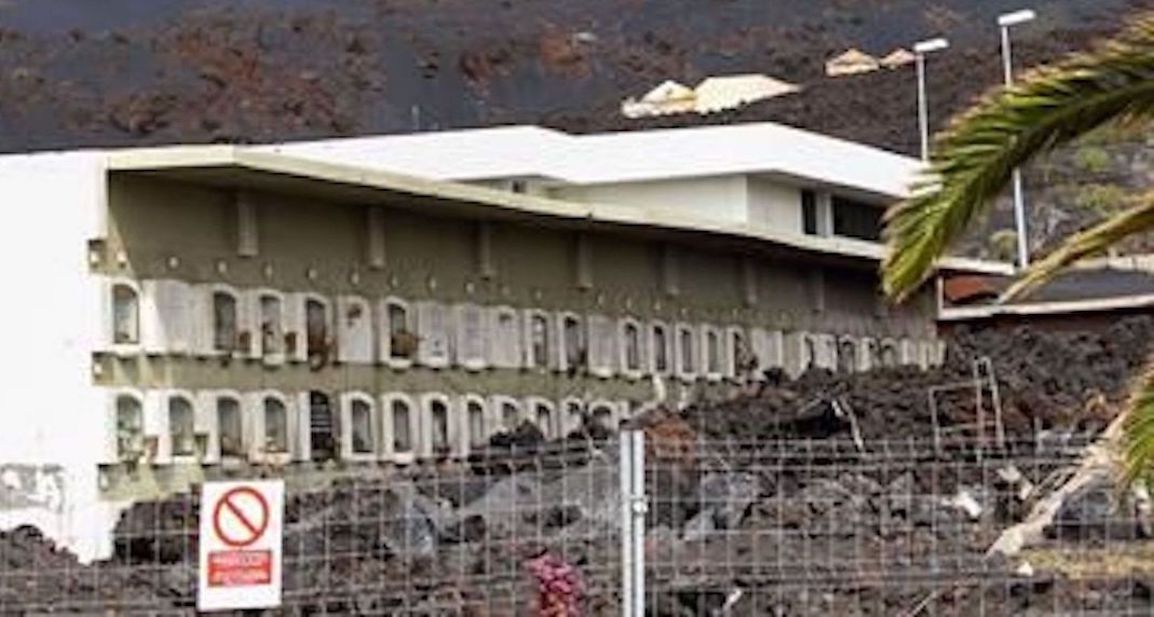 El cementerio de Los Llanos de Aridane que arrasó el volcán de La Palma abre una nueva época