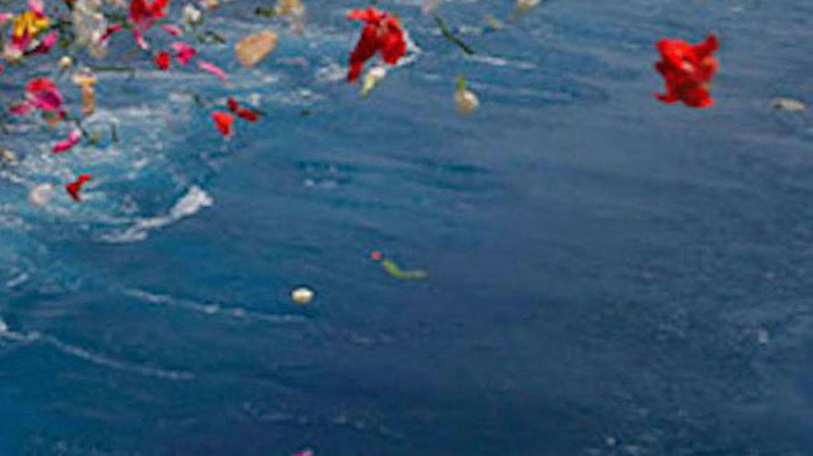 Ante la falta de espacio para enterramientos China promueve echar las cenizas al mar
