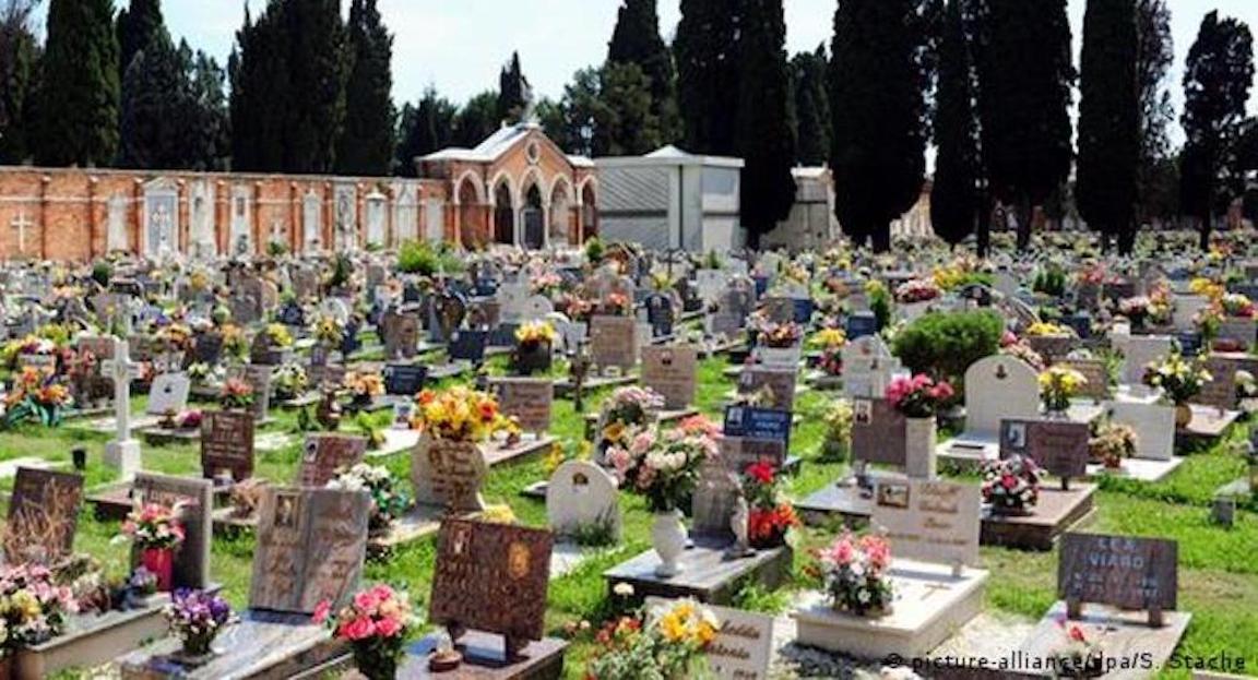 14 asociaciones de vecinos crean una cooperativa funeraria para rebajar precios y apoyo en el duelo