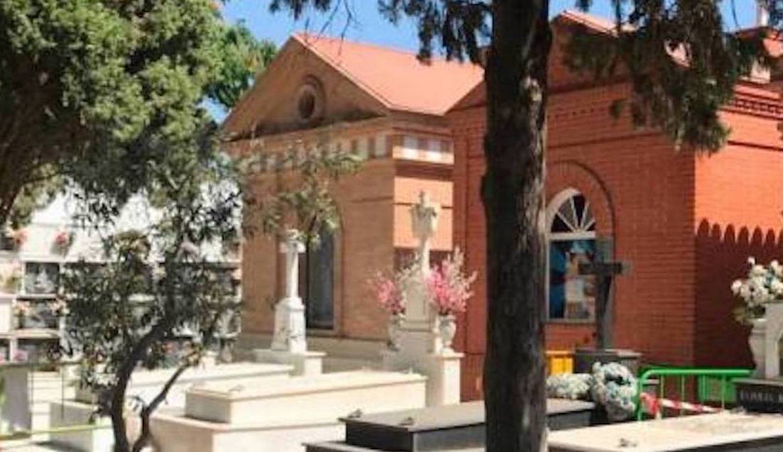 Ayuntamiento acuerda con la hermandad sacramental la construcción de175 nichos en un patio del cementerio de Utrera