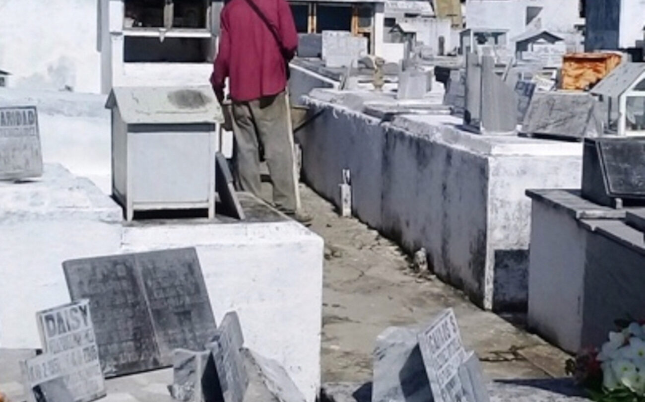 Los cubanos tienen que llevar sus propias cajas cuando les dicen que hay que exhumar a sus muertos