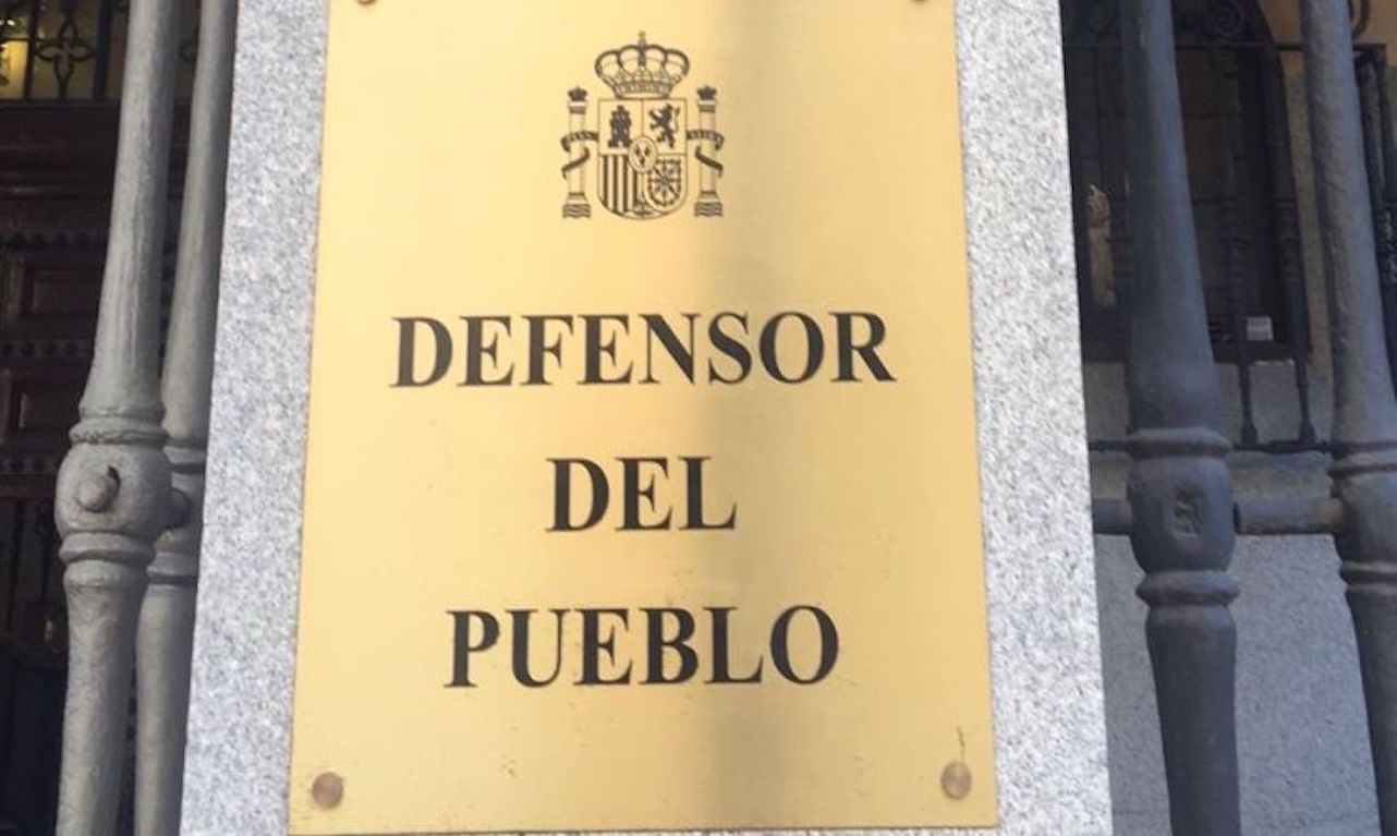 Entregan 500 firmas al Defensor del Pueblo para que apoye un cementerio islámico en Madrid