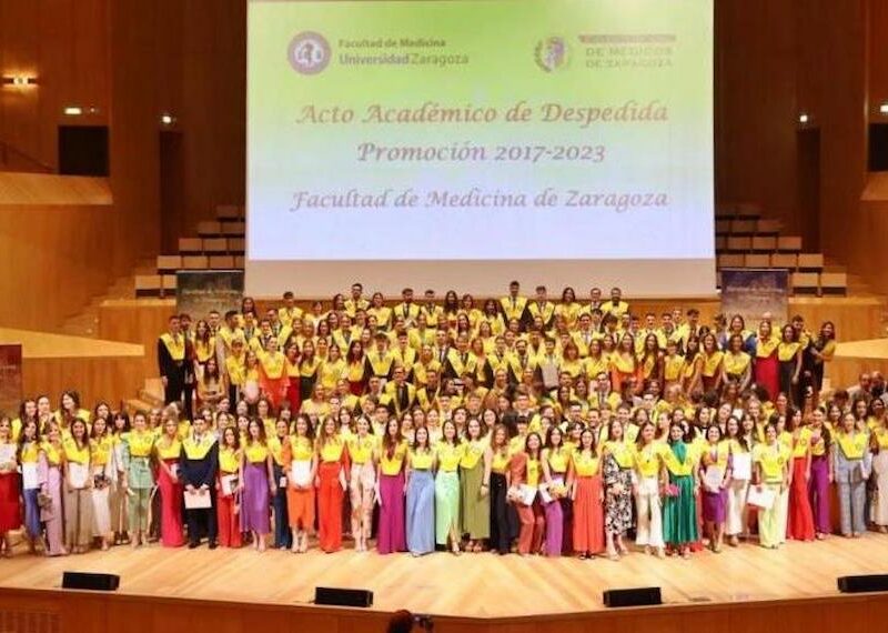 230 alumnos han celebrado su graduación en Medicina en el Auditorio de Zaragoza