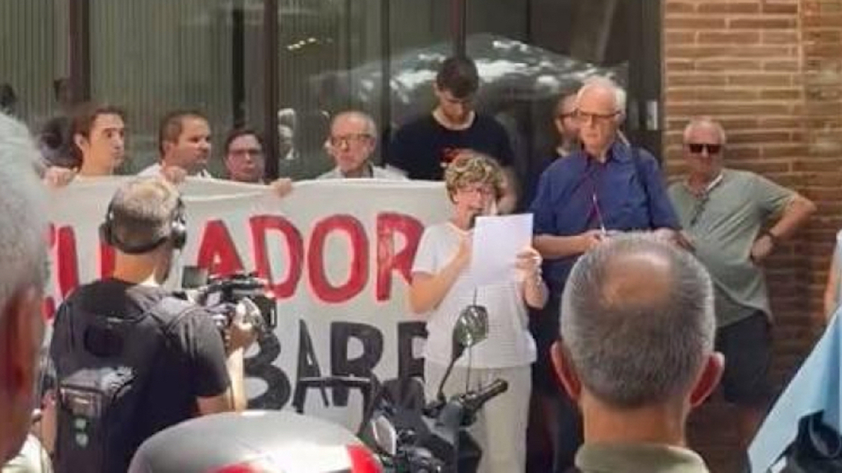 La inauguración del Tanatorio de Sants de Barcelona se ha visto alterada por la protesta vecinal