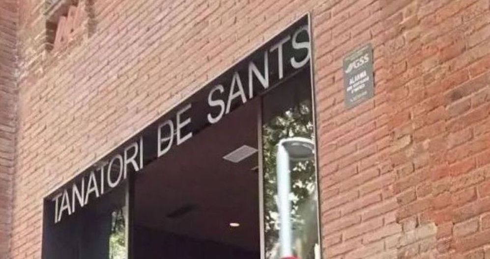 FACUA Cataluña se queja porque el Tanatorio Sants descargue ataúdes vacíos hacia el interior de la sala velatorio
