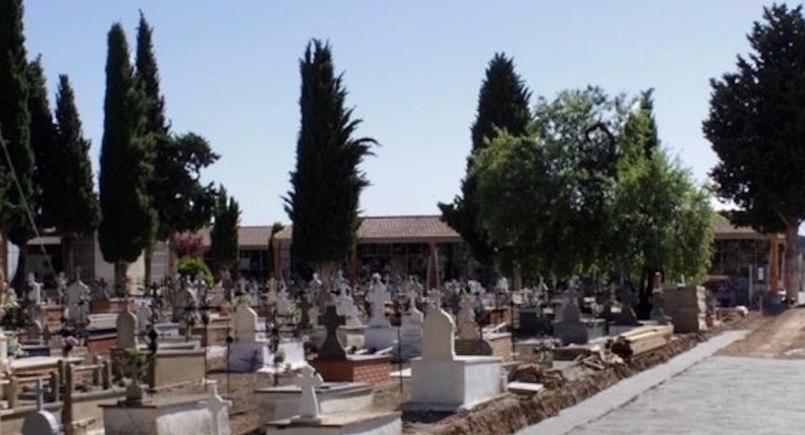 Contrato para la adquisición de material para el trabajo de los sepultureros del cementerio de Albacete