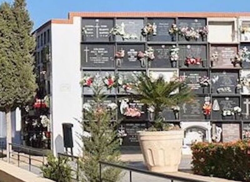 Inician las obras de construcción de nuevos nichos y columbarios en los cementerios de Almería
