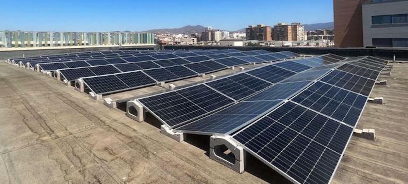 El cementerio de San Gabriel de Málaga activa el mayor parque solar inyectado a la red para el complejo funerario