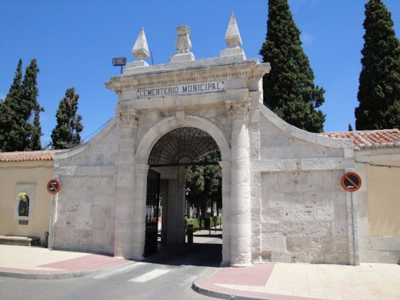 Los cementerios de El Carmen y Las Contiendas disponen de un código QR para localizar las sepulturas