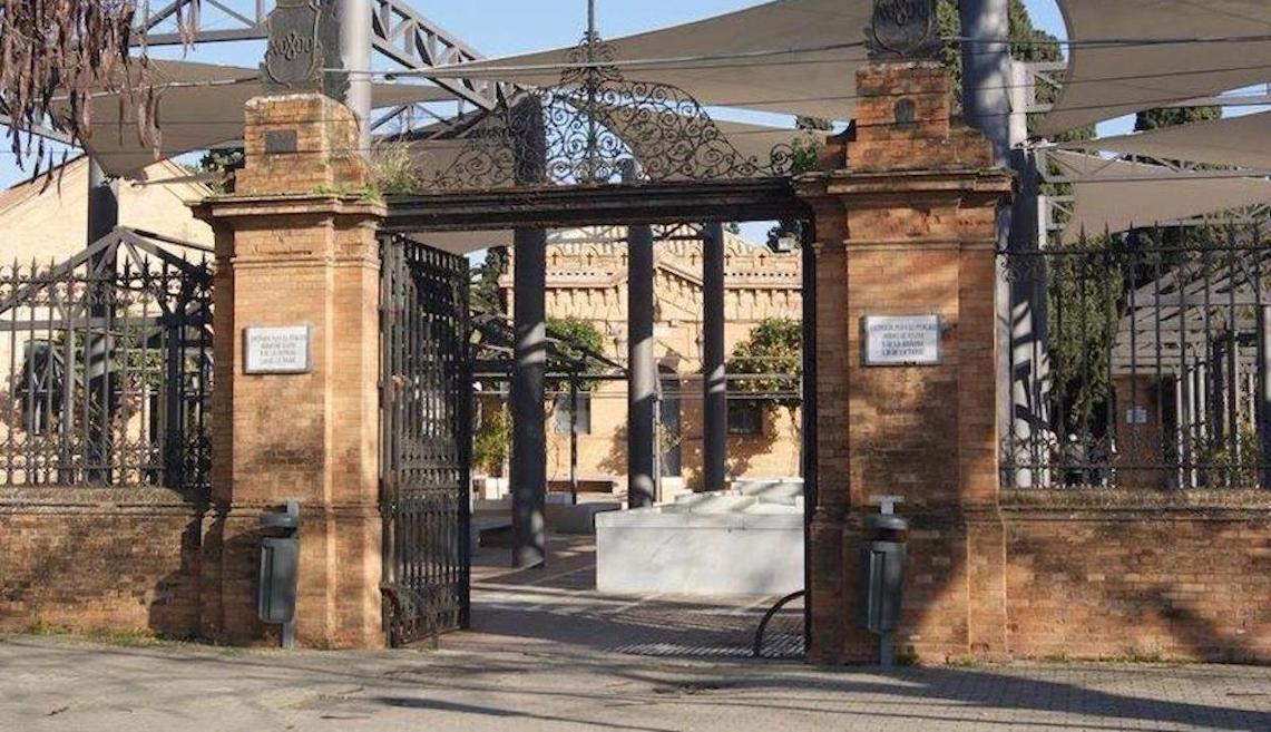 Sevilla se plantea renovar los tres hornos crematorios del cementerio de San Fernando