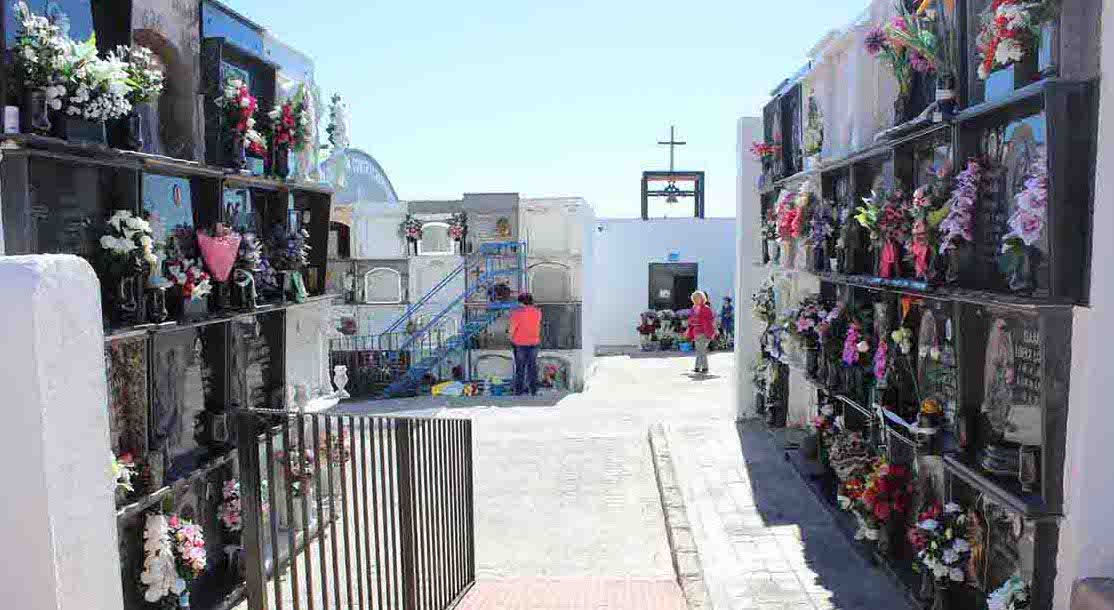 [BREVES] Roquetas de Mar dispondrá de 128 nuevos nichos // Trabajos de mejora en el cementerio de Magallón