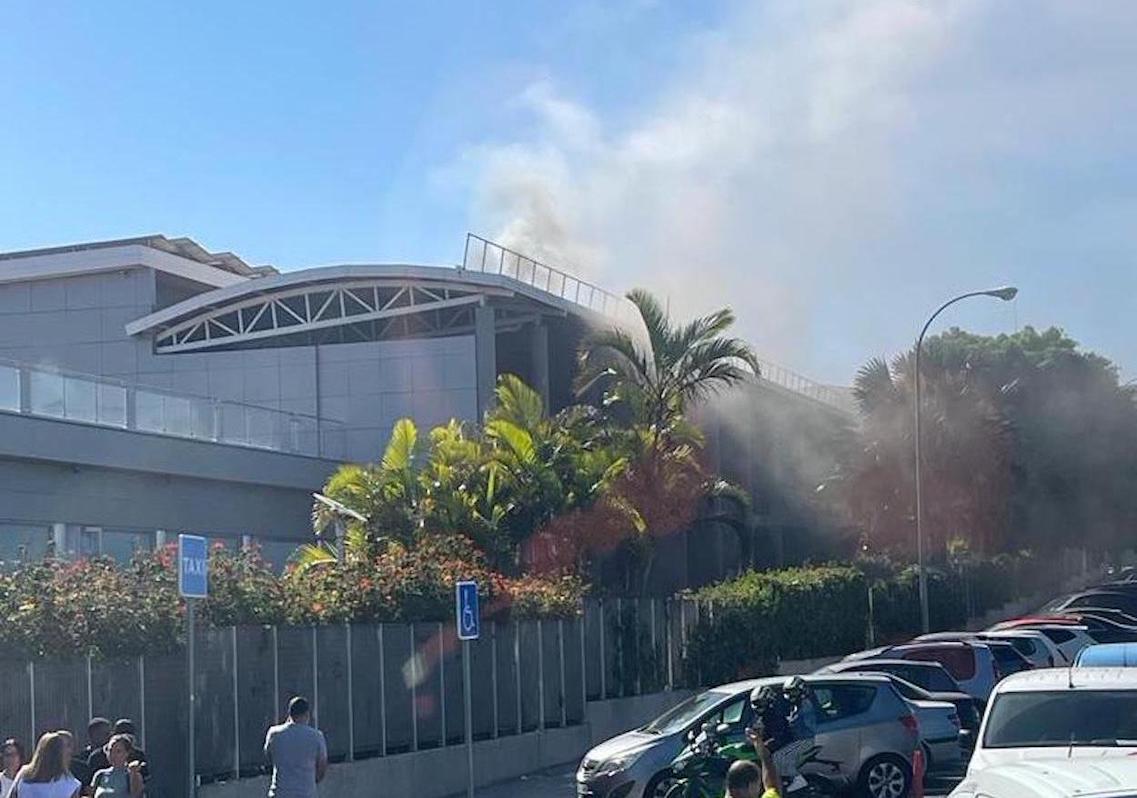 El incendio de un horno crematorio del tanatorio de San Miguel de Las Palmas obliga a su desalojo