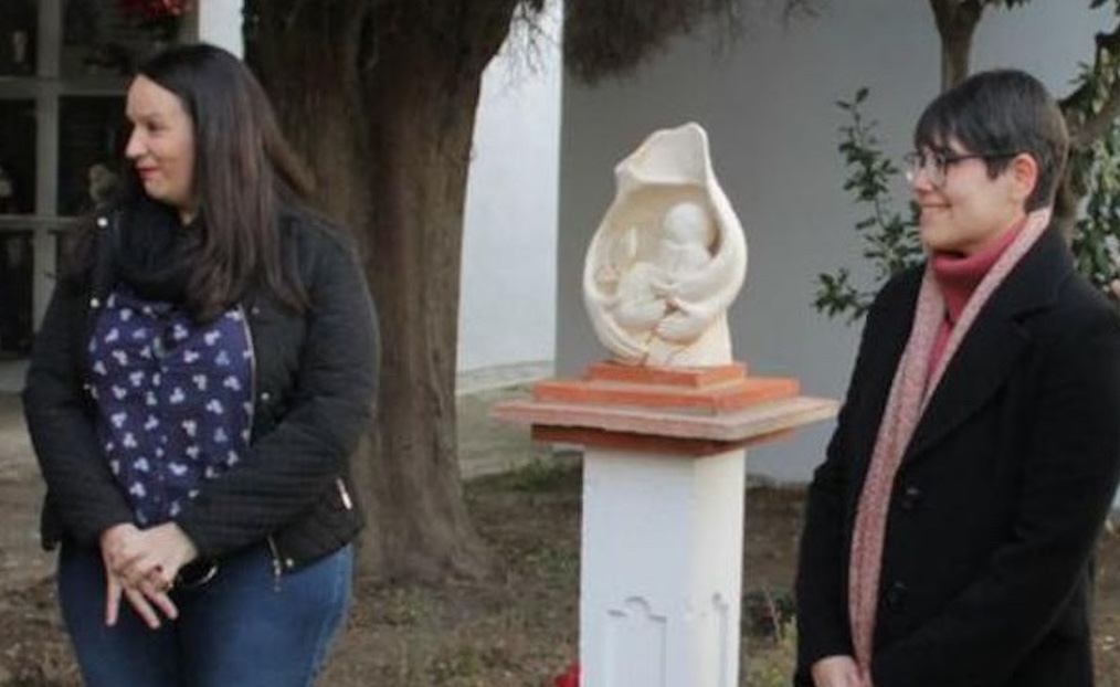 Inauguran en el cementerio de Priego de Córdoba una escultura en recuerdo a los bebés no nacidos