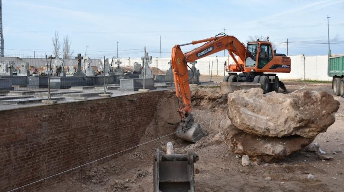 Daimiel ha iniciado las obras de ampliación de su cementerio para la construir 24 nuevas sepulturas