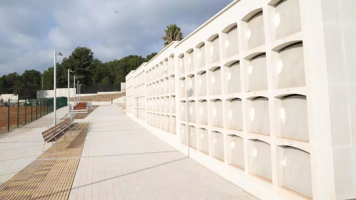 El Ayuntamiento de Gavá recepciona las obras de nuevos bloques de nichos en el cementerio municipal