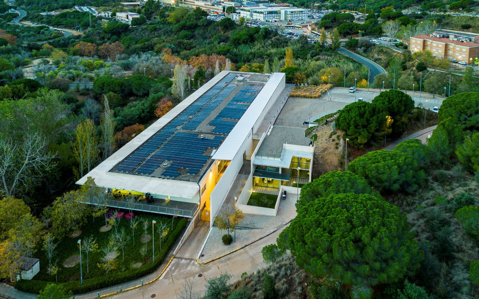 El Tanatorio de Badalona ha instalado 396 paneles fotovoltaicos que le permiten cubrir sus necesidades