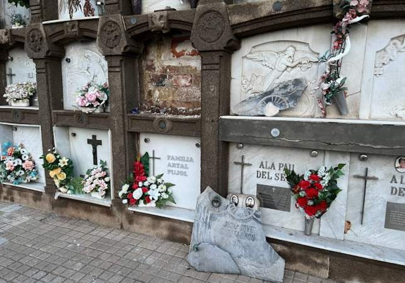 Unos vándalos provocan daños importantes en 59 nichos del cementerio municipal de Lérida