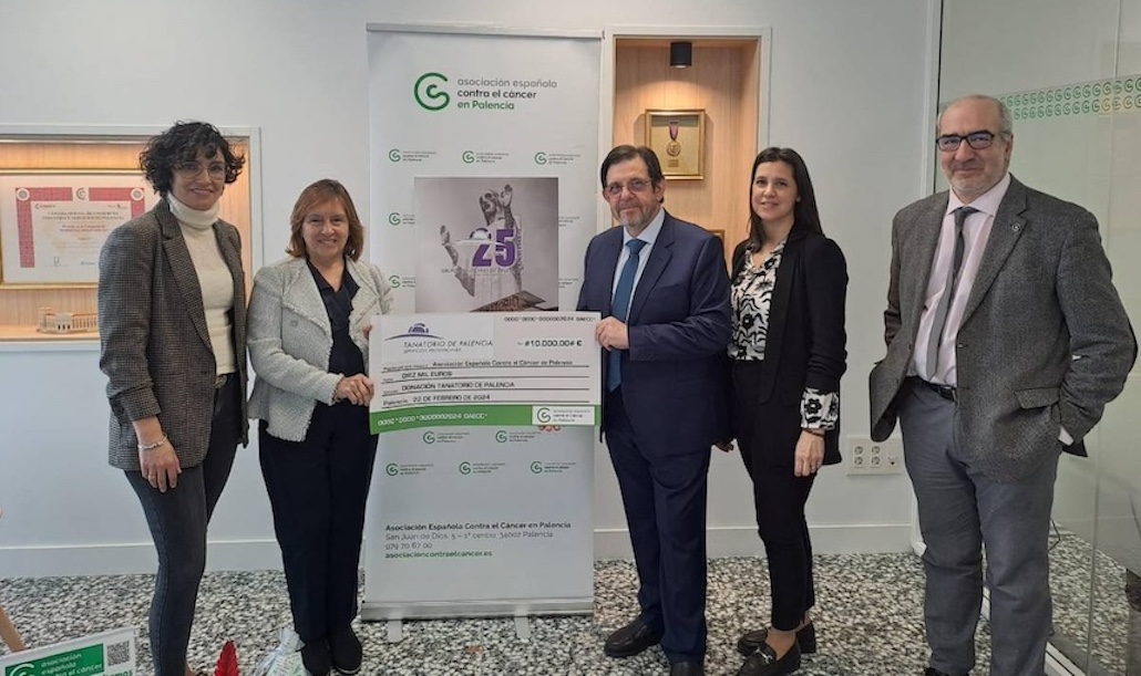La Asociación Contra el Cáncer agradece la donación de 10.000 euros que ha realizado Tanatorio de Palencia